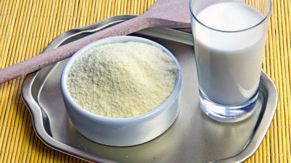 La ANMAT prohibió una leche en polvo y un suplemento dietario