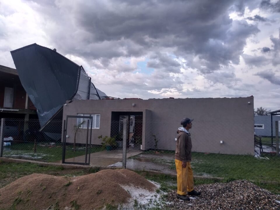 La tormenta de viento, lluvia y piedra causó destrozos en Anisacate
