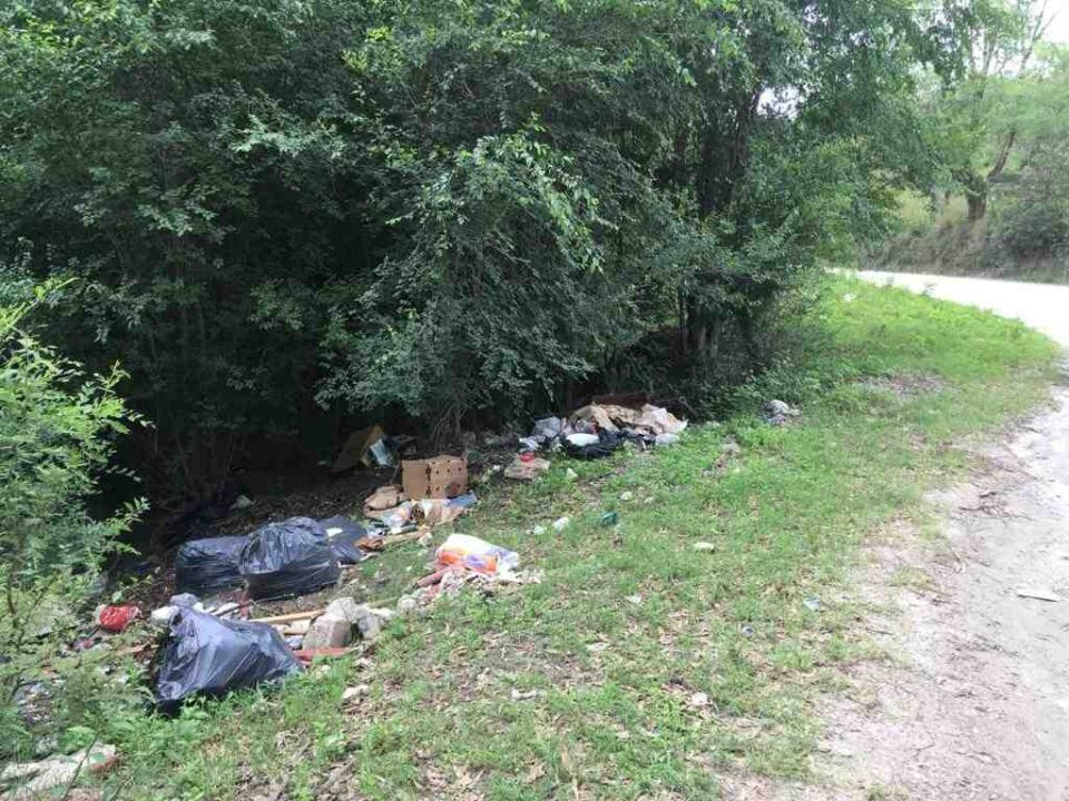 Vecinos denuncian micro basural en Camino al Valle Buena Esperanza