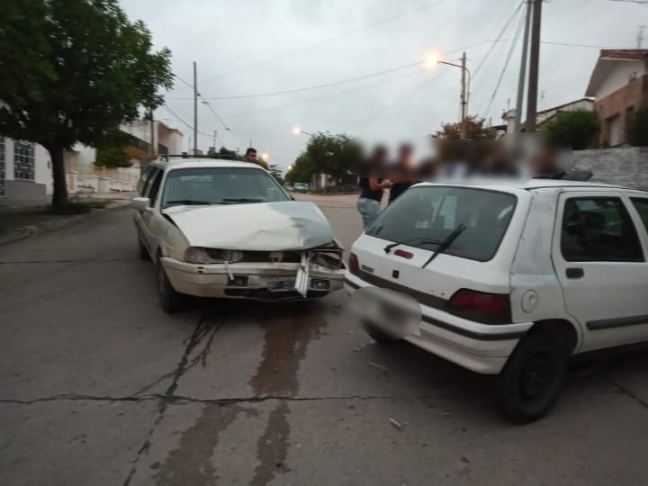 Choque en Mariano Moreno y Manuel Solares: no hubo heridos
