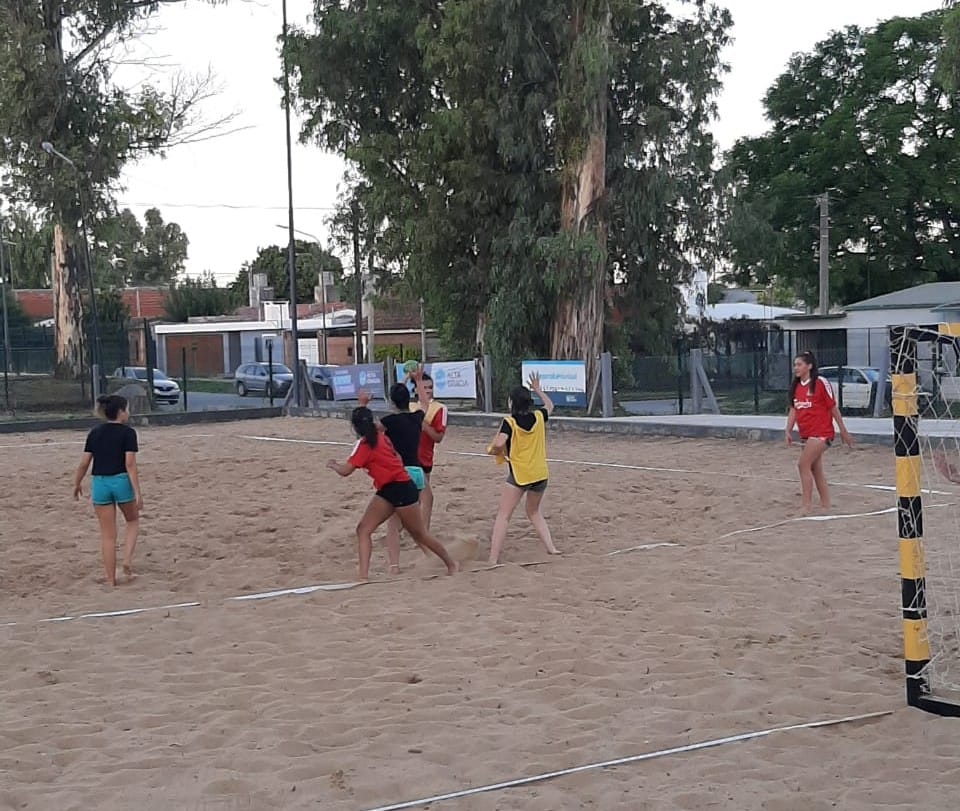 Capacitarán en Beach Handball a docentes de educación física