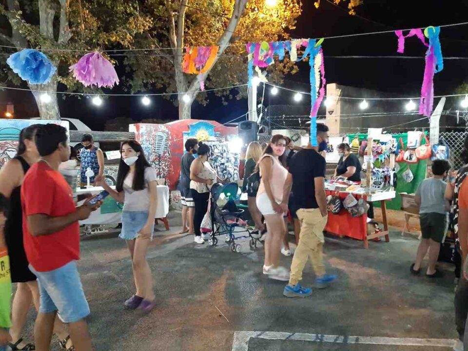 Fin de semana con feria y emprendedores frente al Reloj
