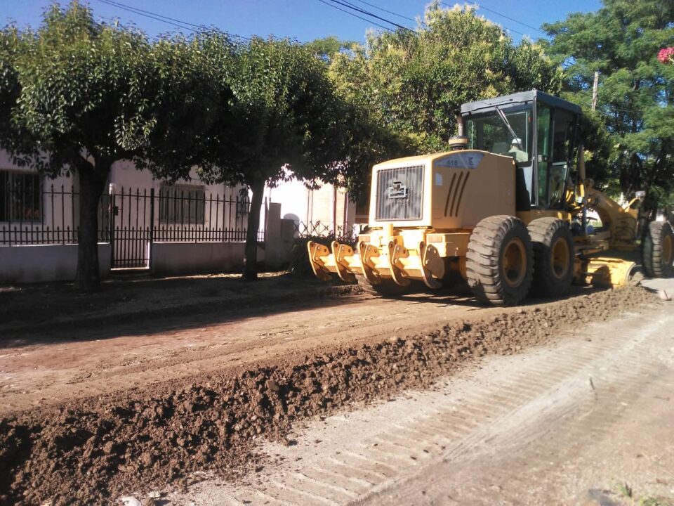 Luego de las intensas lluvias, la Municipalidad trabaja en el arreglo de calles de tierra