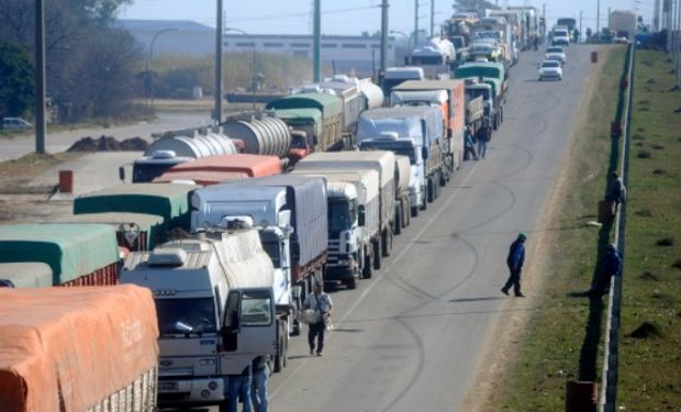 Cortes de rutas de camioneros complican al interior del país