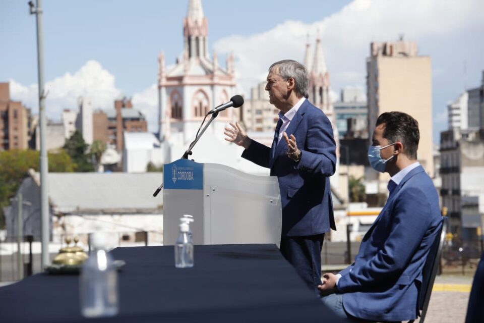 Confirman que funcionarios fueron vacunados en Córdoba