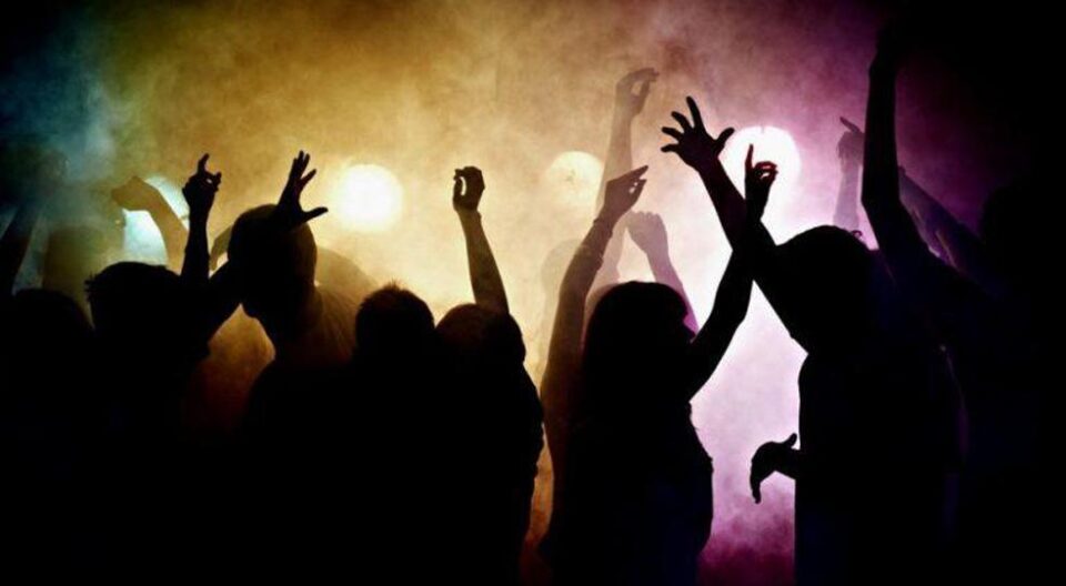 Desbarataron una fiesta clandestina en el barrio villa camiares