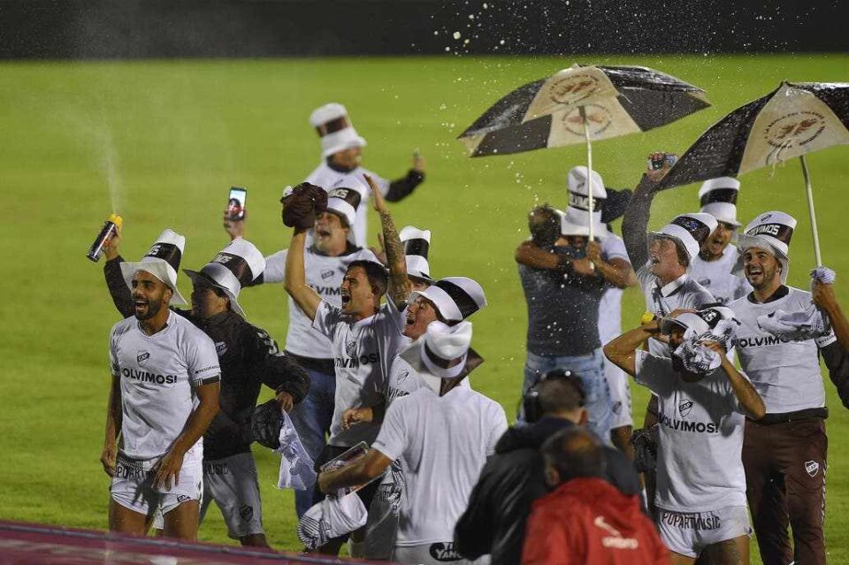 Ascendió Platense, y el sueño de Estudiantes quedó trunco