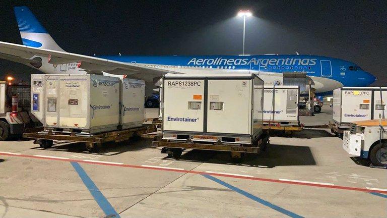 Arribó al país el vuelo con 904 mil vacunas provenientes de China