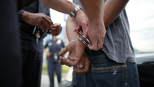 Un detenido por irrumpir en el domicilio de su ex y romper la orden de restricción