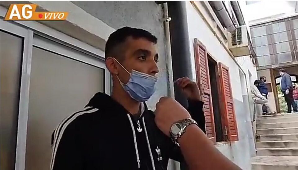 Denunció que le usurparon la casa y ahora vive en la calle