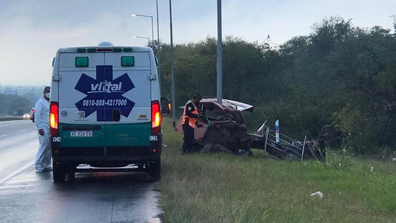 Impactó contra un poste y falleció