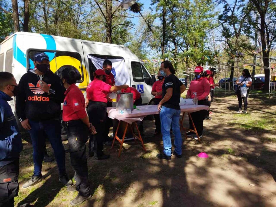 Defensa civil hizo un gran locro en Anisacate