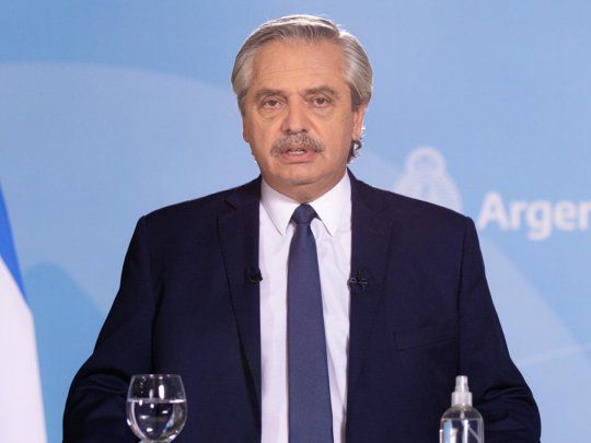 Luego, el primer mandatario recordó que "Argentina es un país afectado por el endeudamiento tóxico y depredador" y aseguró que "shock climático y shock financiero producto de una crisis generalizada de deuda, no son compatibles para un mundo mejor".. Más adelante, Fernández remarcó que es necesario que "los organismos regionales de desarrollo comprometan al menos el 50% de sus carteras de préstamos a acciones ambientales" y que en ese marco, "el puntapié inicial debe estar dado por los países desarrollados" y agregó que "necesitamos una justicia social ambiental, que exige liderazgos audaces". Finalmente, sostuvo que "juntos podemos ser parte de una generación que procuró salvar a nuestro planeta, separados caeremos todos dominados por la codicia global que no fue capaz de evitar la destrucción".