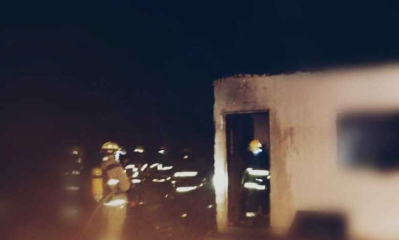 Un vivienda quedó envuelta en llamas