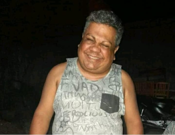 El reconocido vidriero de la ciudad Julio Martínez, falleció en el día de la fecha. Se encontraba en terapia intensiva por causa de Covid-19. Hoy, una de sobrinas brindó su testimonio y recordó con amor y tristeza a Julio.