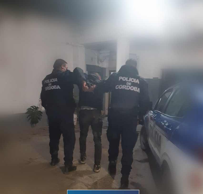Fue detenido cuando estaba a insulto pelado en plena calle