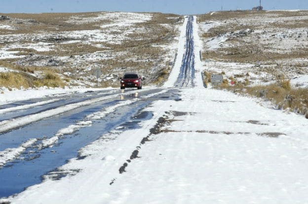La Policía Caminera cortó varias rutas por nieve y congelamiento de calzada
