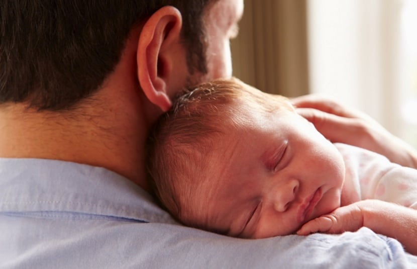 Lanzan campaña para ampliar la licencia por paternidad a 30 días