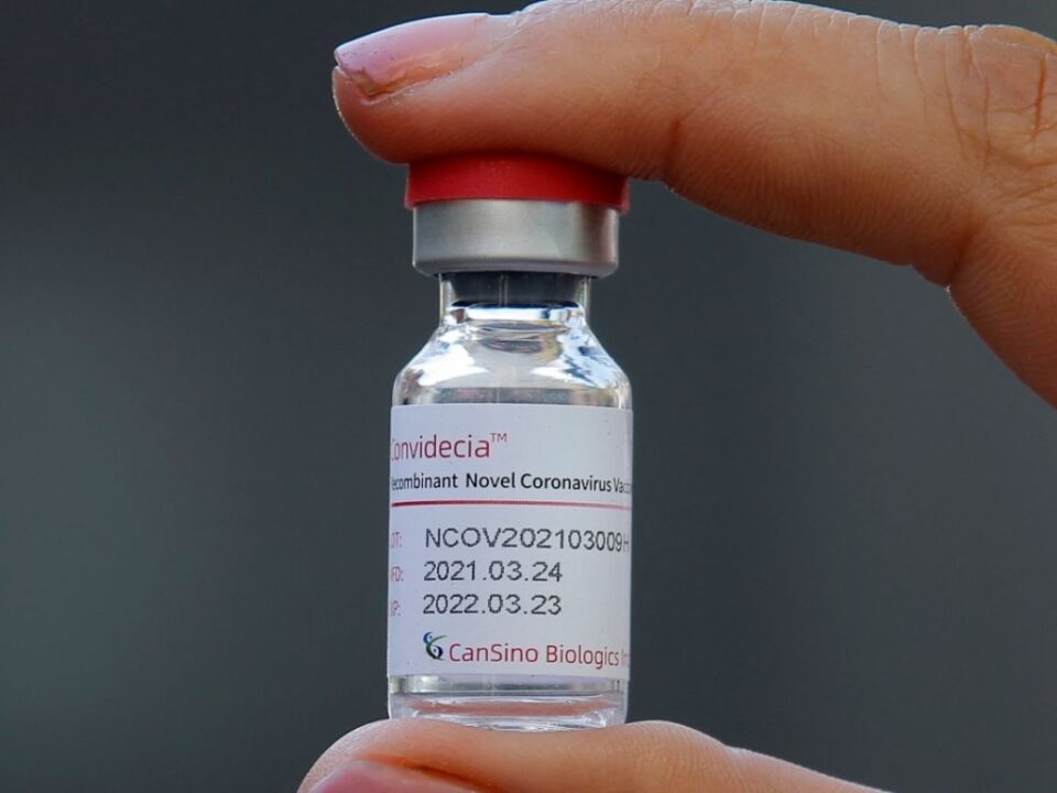 Córdoba anunció la compra de un millón de vacunas de CanSino
