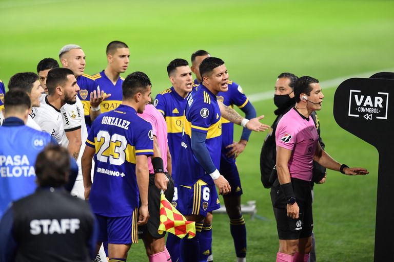 Polémica con el VAR: Conmebol publicó los audios del gol que le anularon a Boca