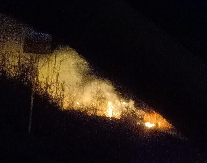 Otro foco de incendio encendió las alarmas a la medianoche