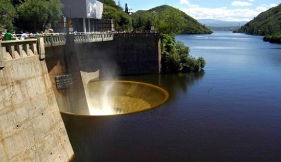 Hallaron a un hombre muerto a orillas del Lago San Roque