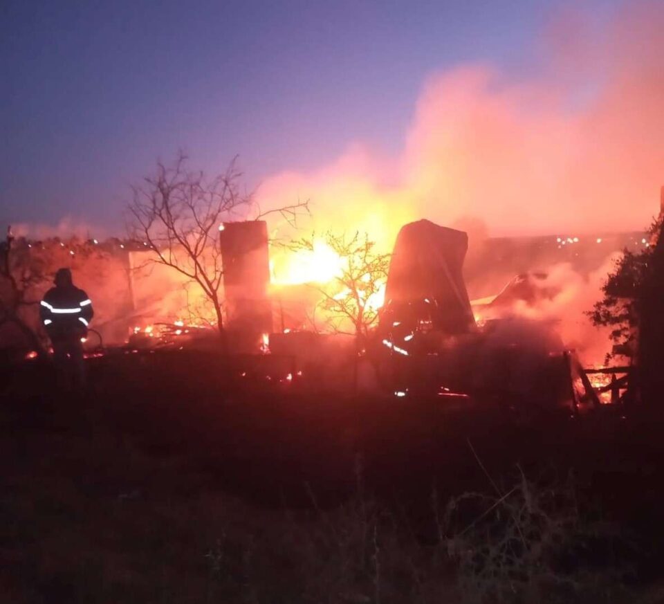 Un incendio consumió por completo una vivienda en Valle de Anisacate