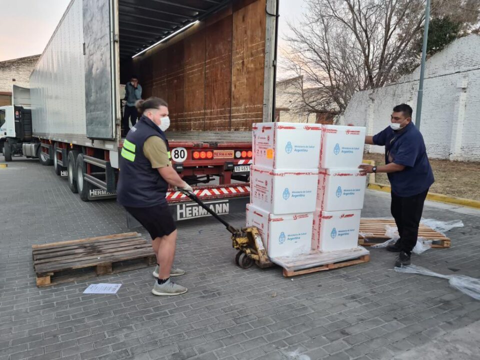 Córdoba recibió 125.580 dosis de la vacuna Moderna