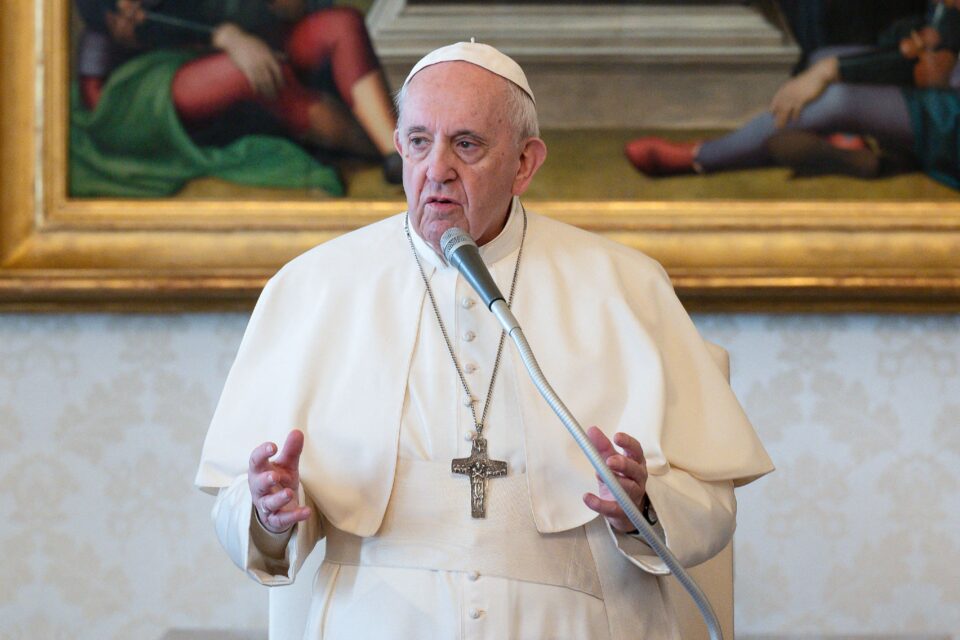 Interceptaron en Milán una carta con tres balas dirigida al Papa Francisco