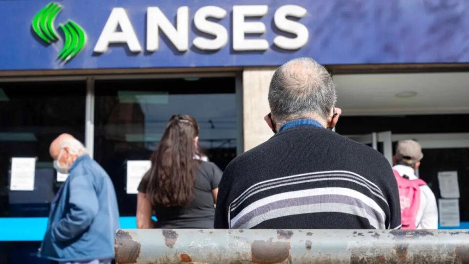 Más de 4,6 millones de jubilados recibirán un bono en abril