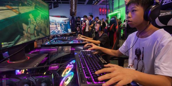 Para el debate: China limita a menores las horas para juegos por internet
