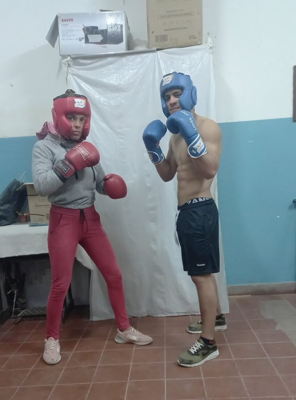Valentina y Santiago, las nuevas promesas del boxeo en Villa del Prado