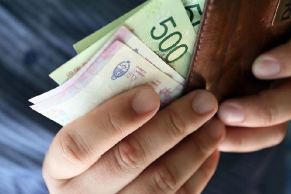 El Gobierno oficializó el aumento del salario mínimo