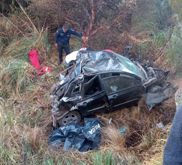 Desbarrancó un auto en las Altas Cumbres: dos muertos