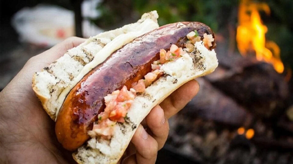 Llega el “Festival del Choripán” a Villa Oviedo: una noche a puro sabor y música