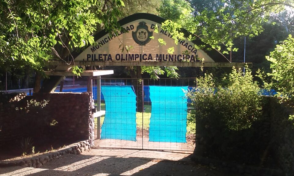 "Estamos trabajando para tratar de llegar a la temporada con la pileta terminada"