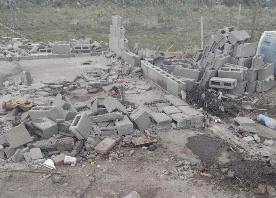 El viento voló techos y derribó una humilde vivienda en Parque San Juan
