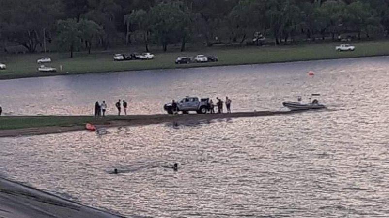 Un adolescente de 14 años falleció tras ahogarse en el lago de Embalse Foto: El Doce TV