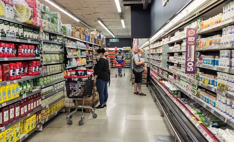 Una familia necesitaba ingresos por $72.365 para no ser pobre en Octubre