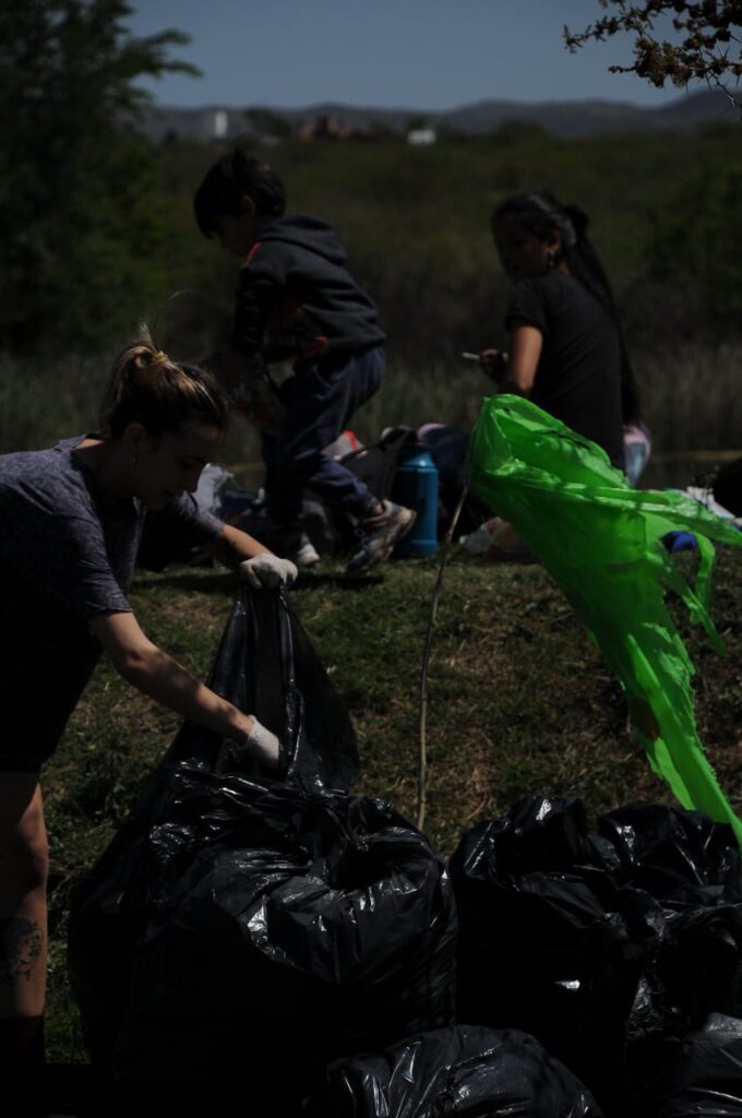 "No me la contamines": El grupo de jóvenes en pos del medioambiente