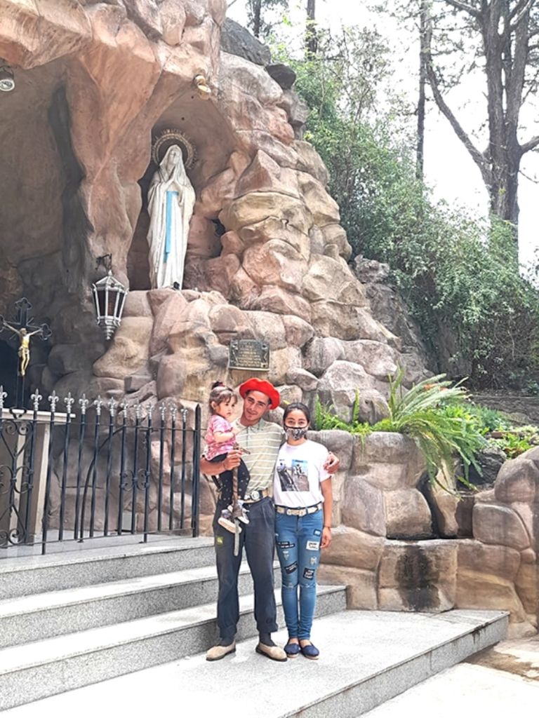 Un jinete de Villa María cabalgó hasta Alta Gracia para agradecerle a la virgen de Lourdes