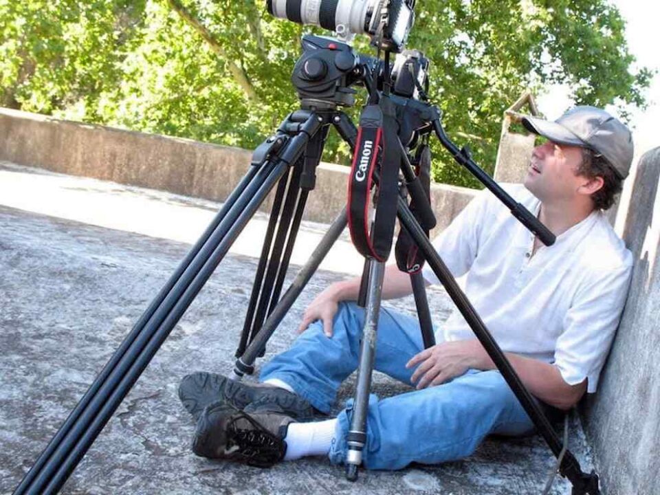 A meses del suicidio del cineasta Iván Noel, una revista francesa reveló más abusos en otros países