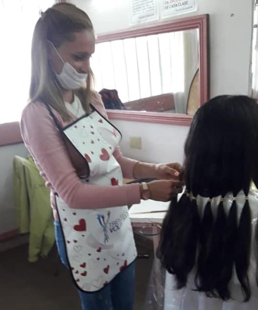 "Trenzando Voluntades": cabellos que dan esperanza a pacientes oncológicos