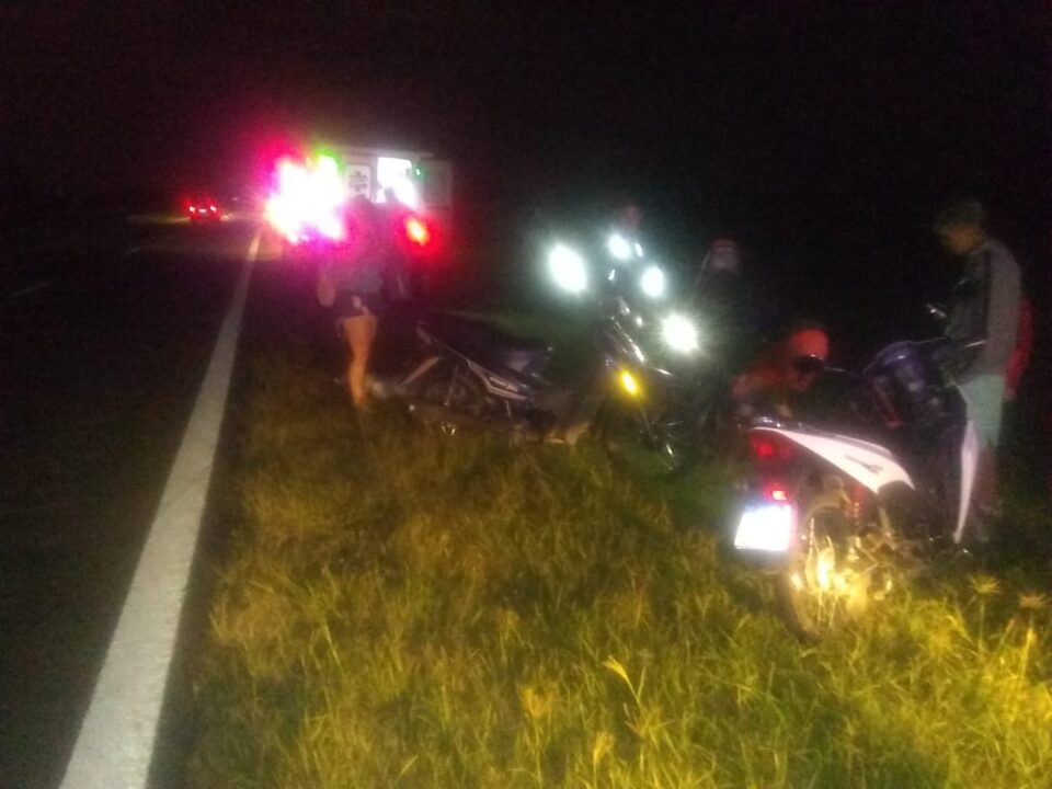 Una joven iba en su motocicleta por ruta, cuando una de sus ruedas se reventó. La conductora salió eyectada del vehículo. Ocurrió a la altura de Rafael García, a las 03.00 hs.