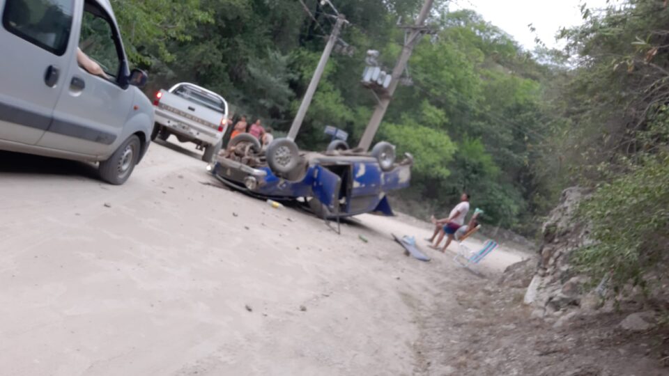 Se dio vuelta con su vehículo: fue trasladado de urgencias