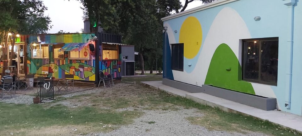 Valle de Anisacate: Avanzan los detalles de pintura de la nueva sede comunal
