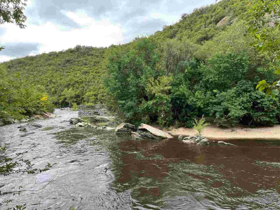 Las precipitaciones ya generan crecidas en ríos serranos
