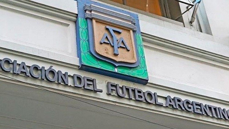 La FIFA sancionó a la AFA y el partido en el Kempes será con aforo reducido