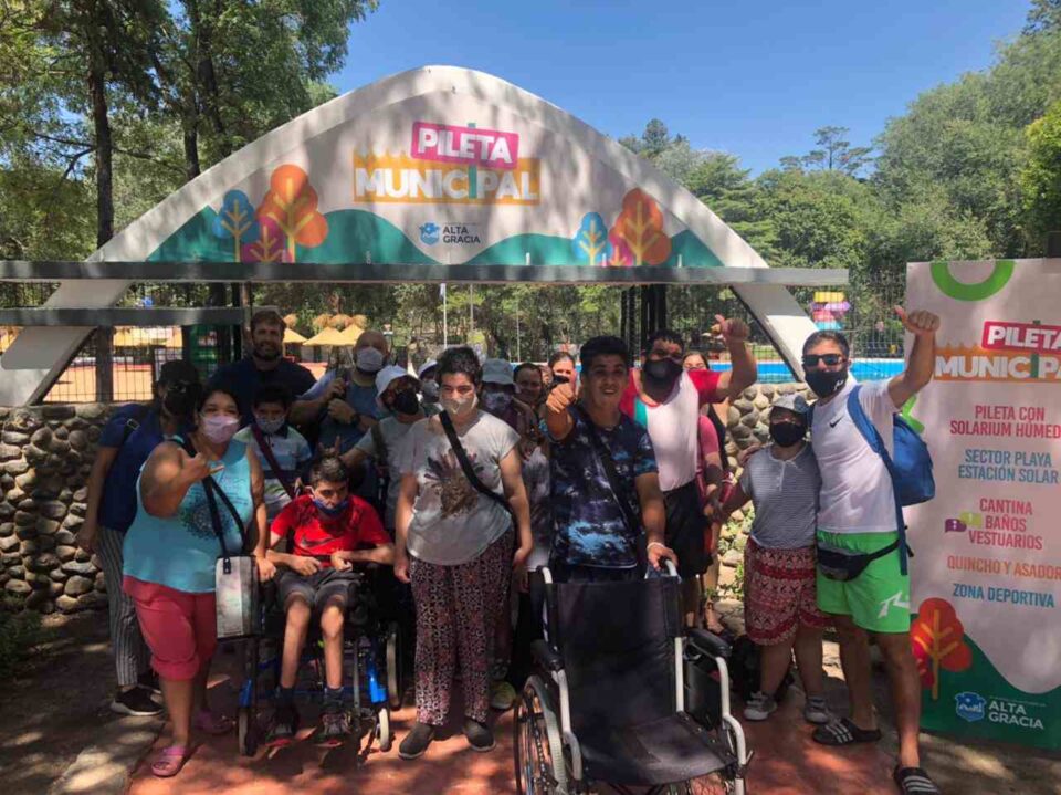 Comenzaron las actividades de la Escuela de Deporte Adaptado en la Pileta Municipal