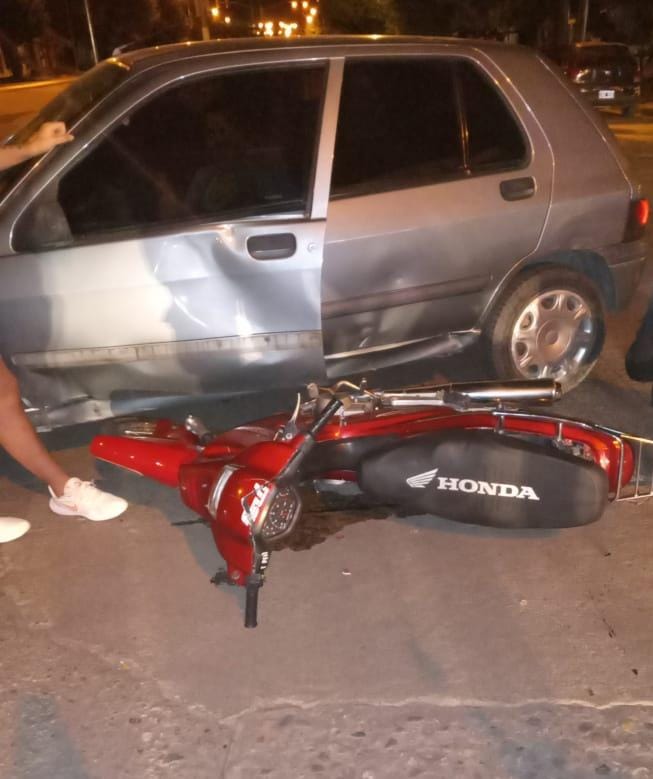 Un motociclista terminó en el Sanatorio tras un accidente en Malagueño